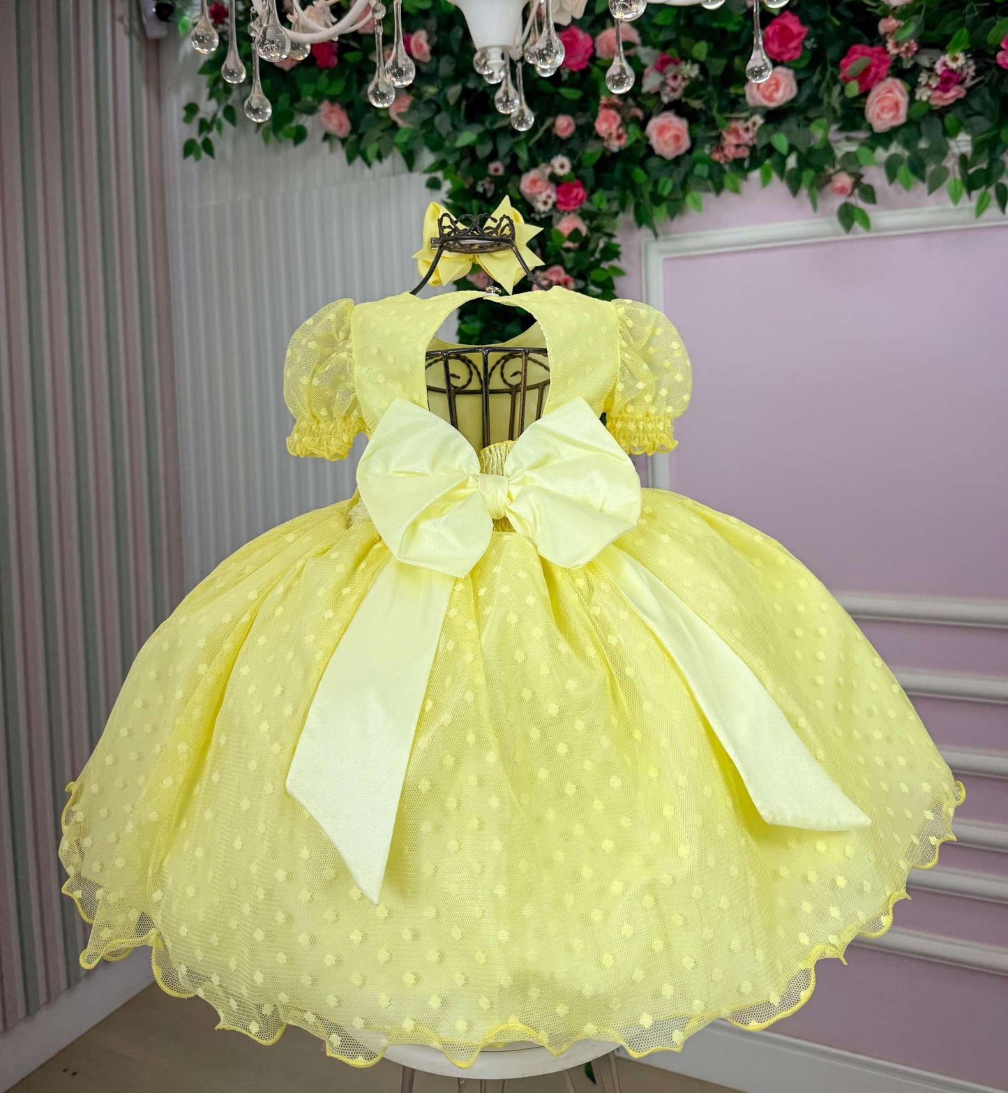 Vestido Infantil Amarelo em Tecido Misto com Laço nas Costas para Festa de Aniversário