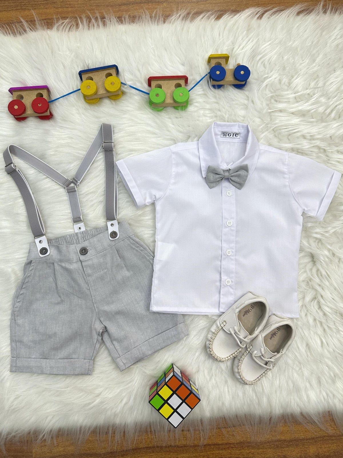 Conjunto Social Pajem Camisa Branca Short e Susp. Cinza Claro