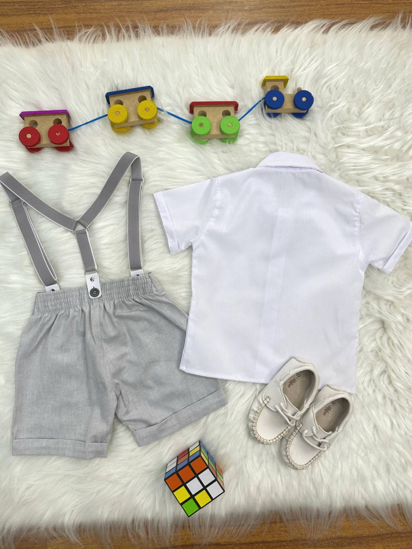 Conjunto Social Pajem Camisa Branca Short e Susp. Cinza Claro