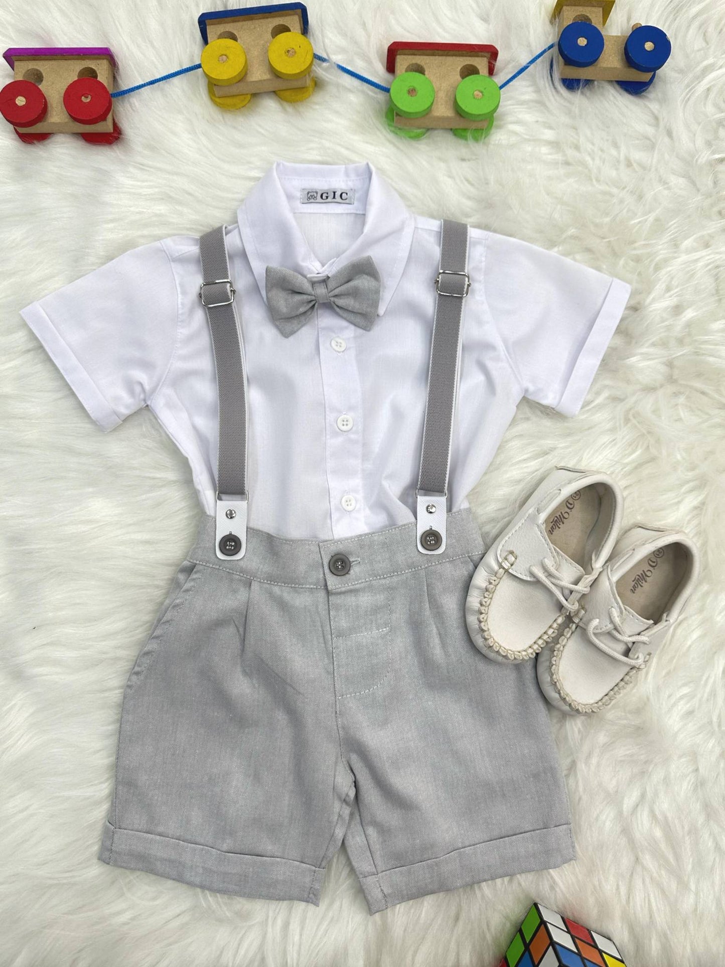 Conjunto Social Pajem Camisa Branca Short e Susp. Cinza Claro