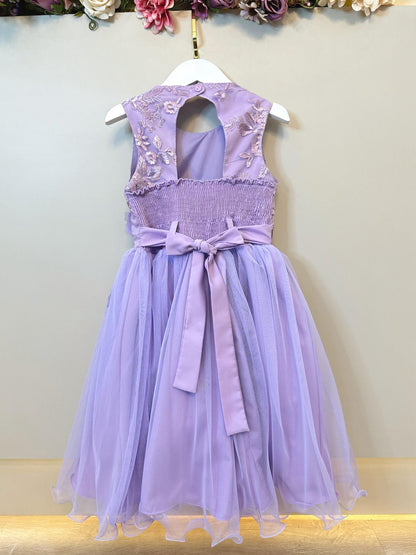 Vestido Infantil Lilás C/ Renda e Aplique de Flores Daminha