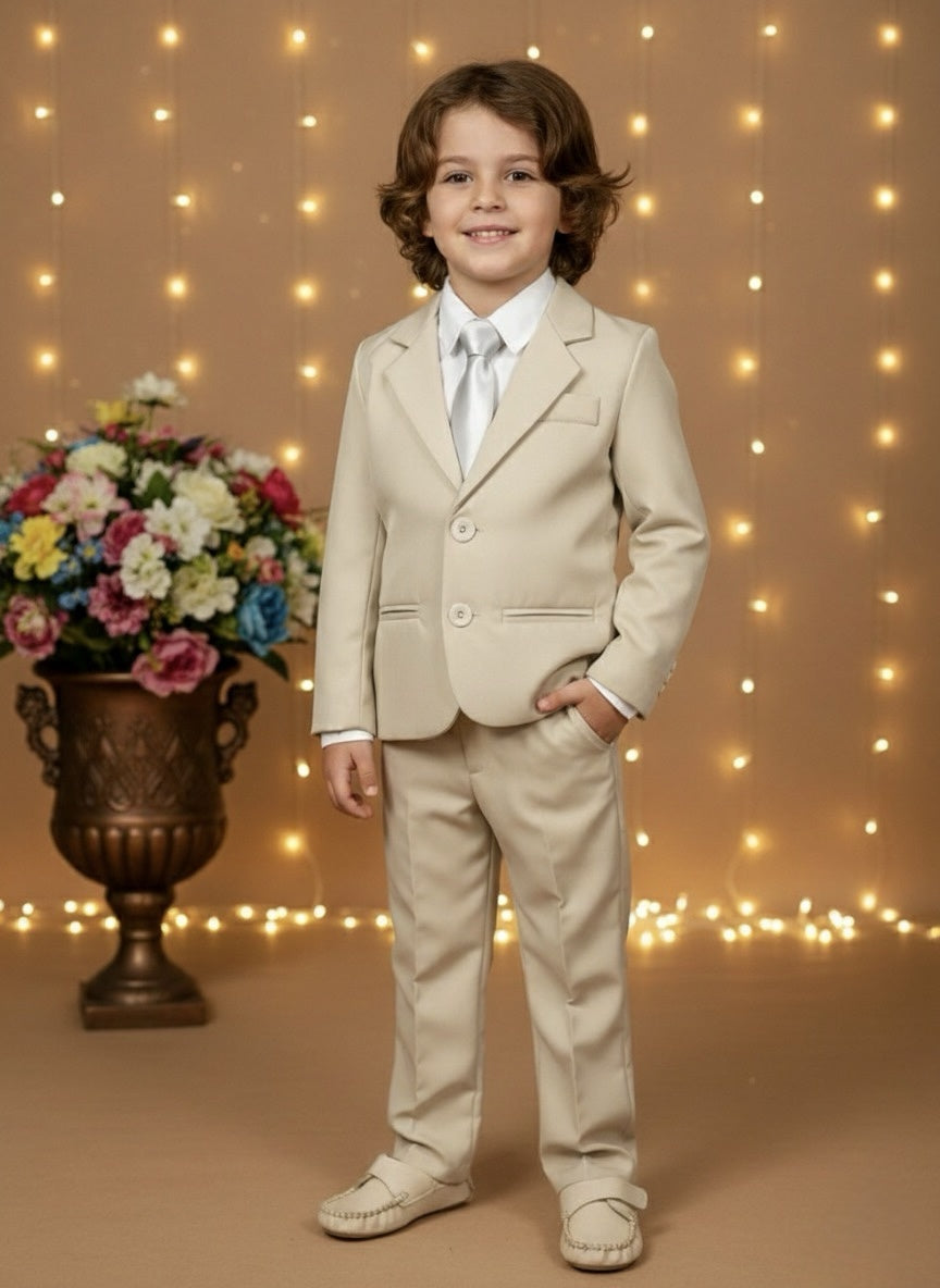 Terno Social com Calça Bege e Camisa Branca Pajem