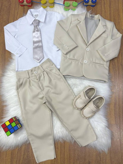 Terno Social com Calça Bege e Camisa Branca Pajem
