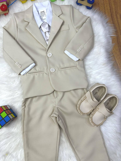 Terno Social com Calça Bege e Camisa Branca Pajem